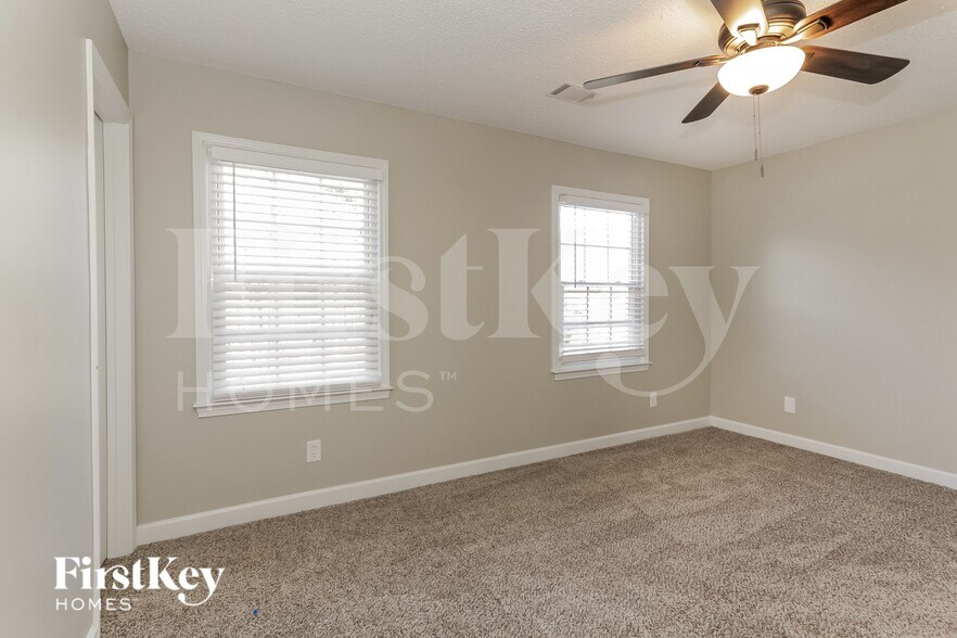 Building Photo - 10601 Parlor Rd