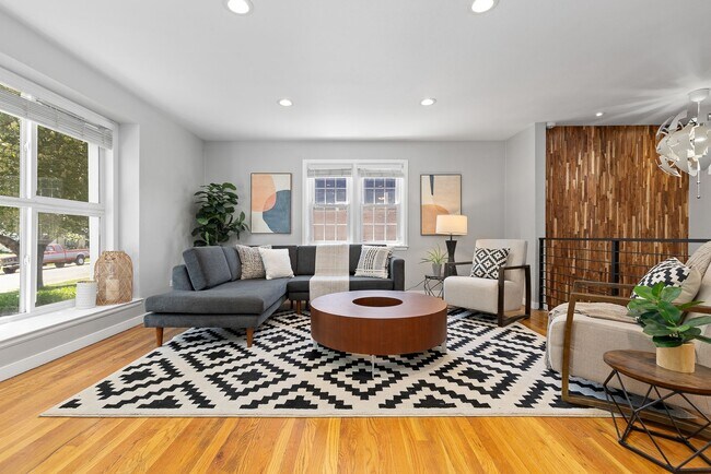 Building Photo - Recently Updated Home in Prime Sunnyside N...