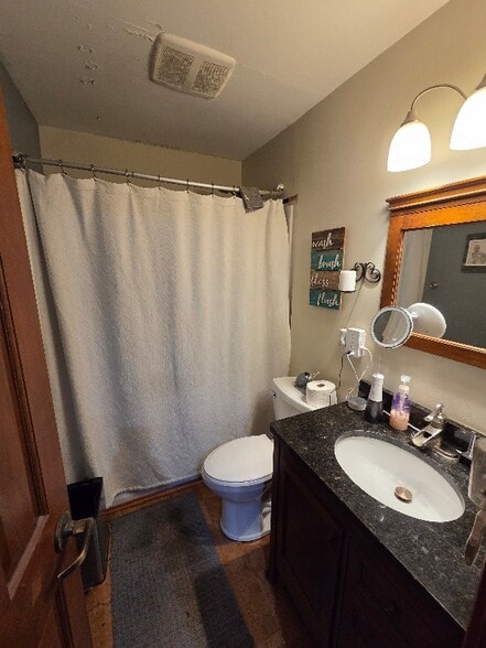 Building Photo - 2257 E Eichel Ave