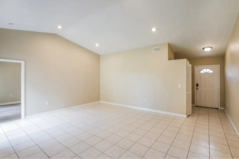Building Photo - 210 NW 187th Ave