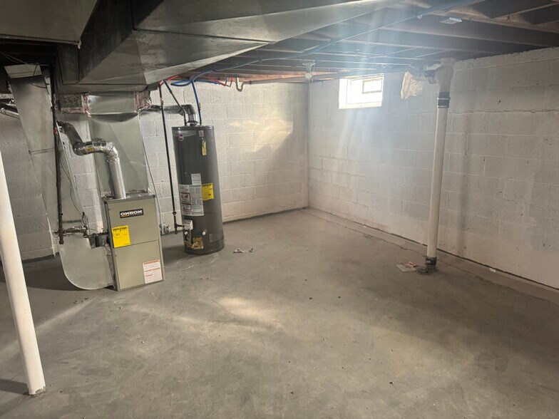 Building Photo - 5500 Chalmers St