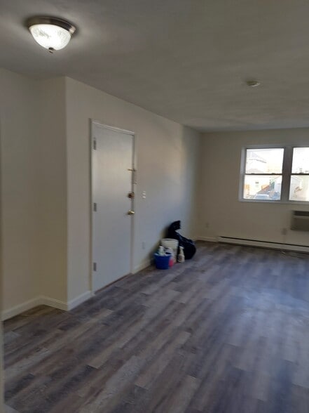 Building Photo - 144 West St