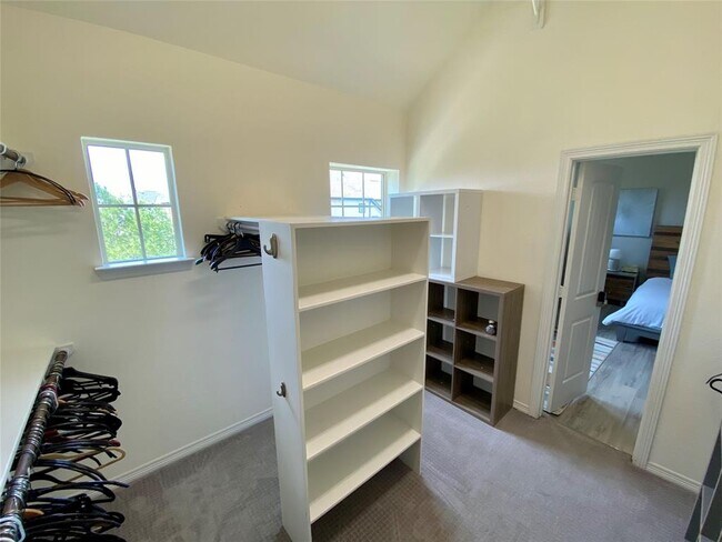 Building Photo - 12279 Oxford Cres Cir