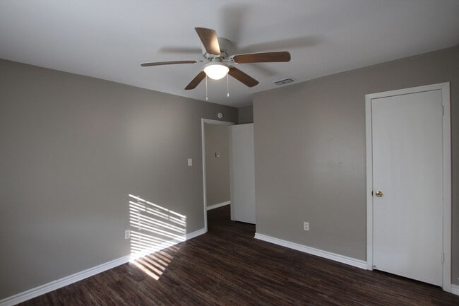 Building Photo - El Cerrito Place 8327/8329