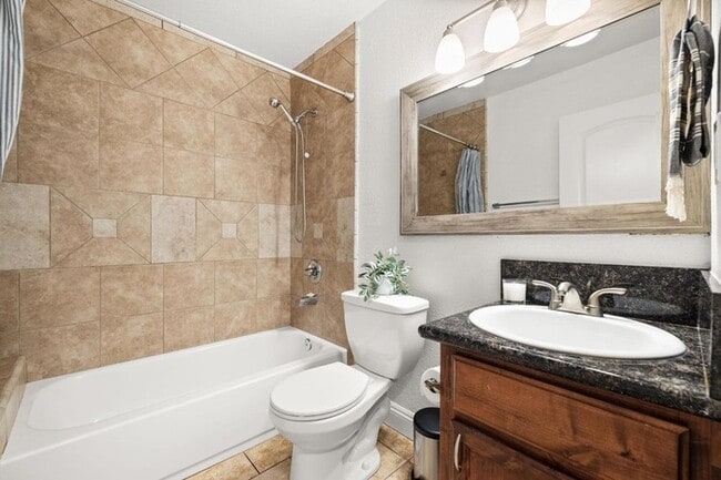 Building Photo - Welcome to this stunning 4-bedroom, 2-bath...