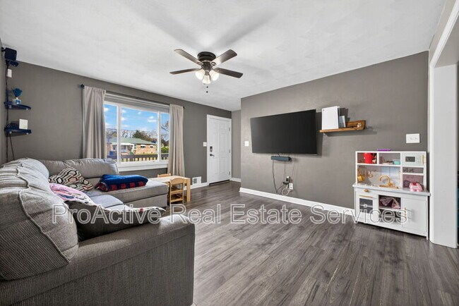 Building Photo - 2012 Midway Ave