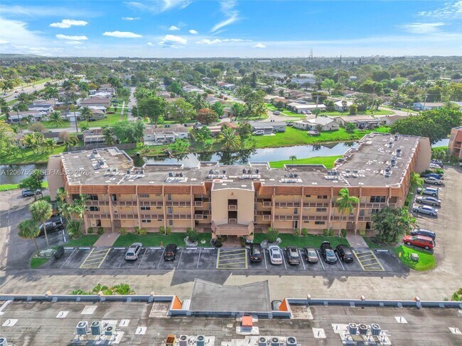 Building Photo - 6550 Royal Palm Blvd