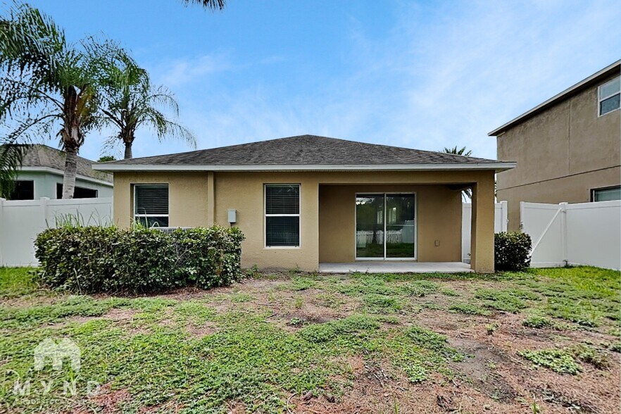 Building Photo - 1212 Oak Pond St