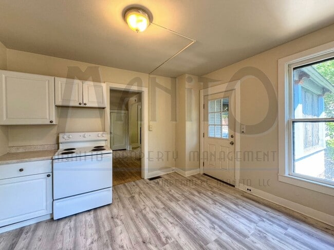 Building Photo - Vintage Craftsman In Prime Location!