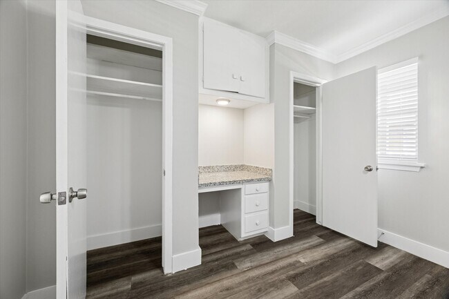 Building Photo - 3618 Garrott St