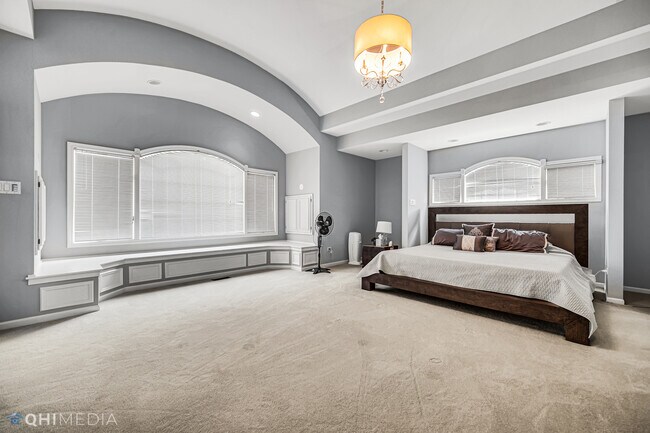 Building Photo - 8960 Enclave Dr