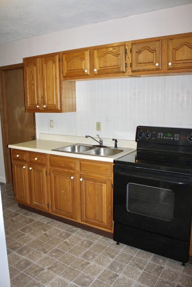 Building Photo - 12 Porter St