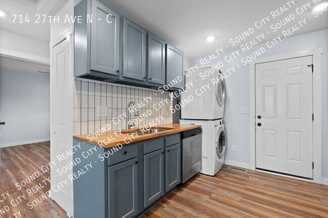 Building Photo - 714 27th Ave N