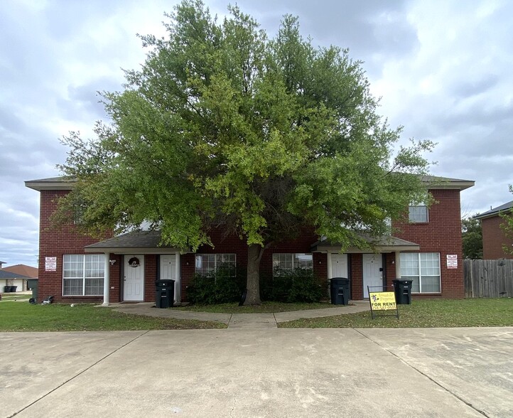 Building Photo - 4200 Deek Dr