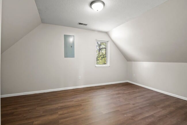 Building Photo - 121 E North St