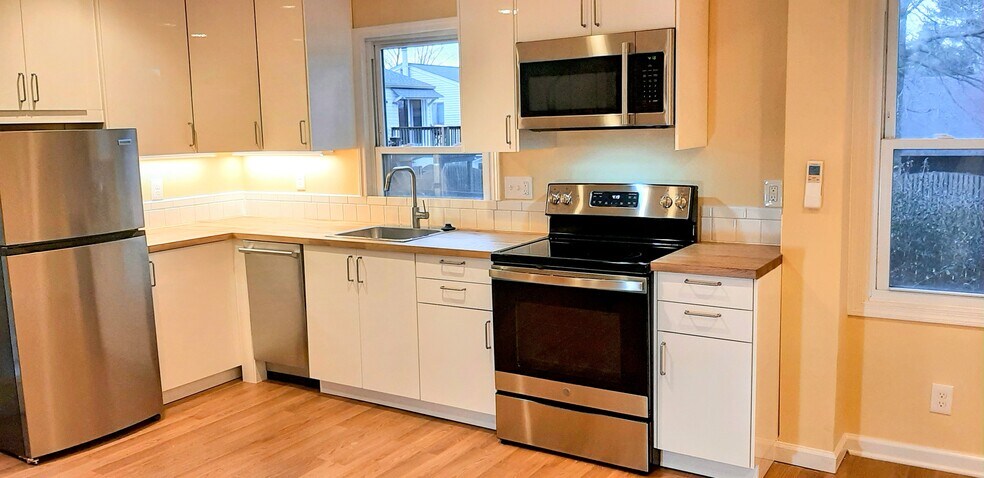 Kitchen - 3707 Lawrence Ave