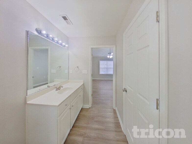 Building Photo - 310 Dexter Pl