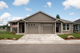 Building Photo - Gorgeous 2BD Duplex in Great Washougal Location! Beautiful Finishes!