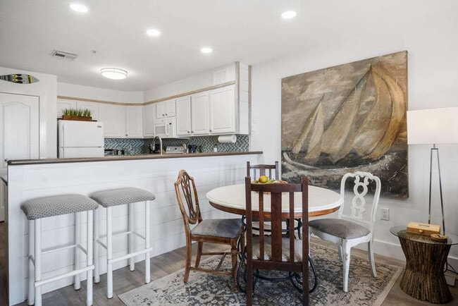 Building Photo - 16 Cut Off Rd