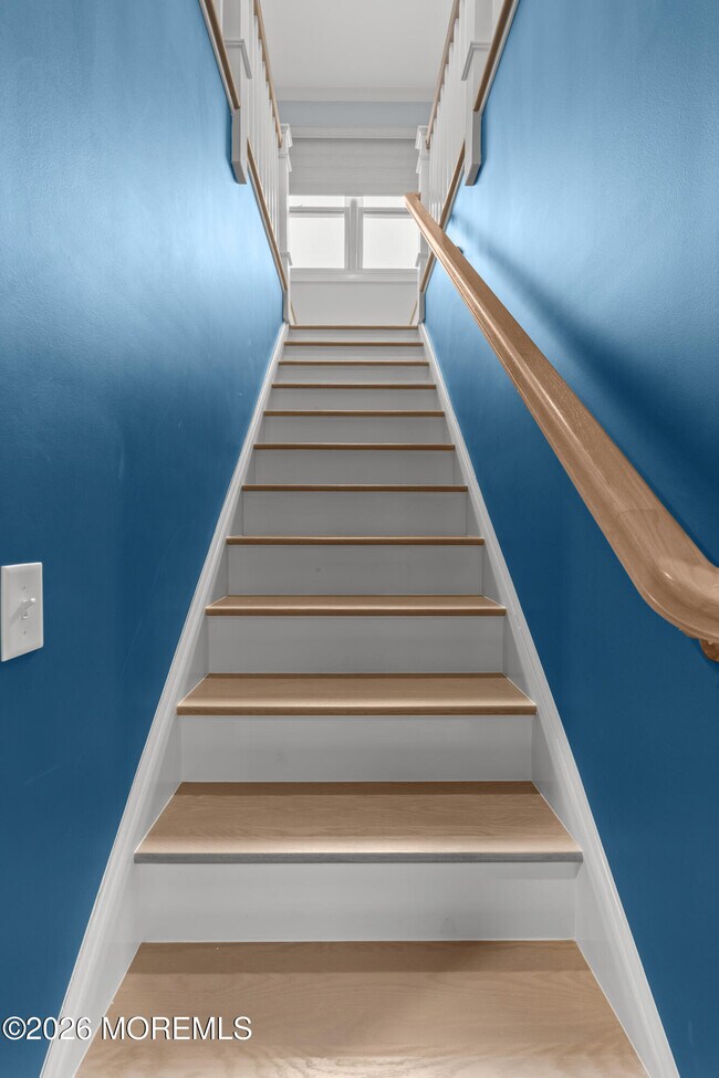 Building Photo - 11 Center St