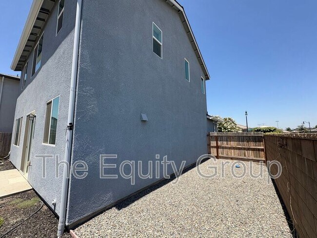 Building Photo - 1105 W Sedona Ave