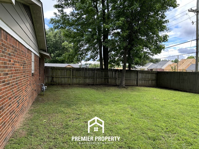 Building Photo - Charming 3BR/2BA Horn Lake Home | Hardwood Floors, 2-Car Garage & Fenced Yard