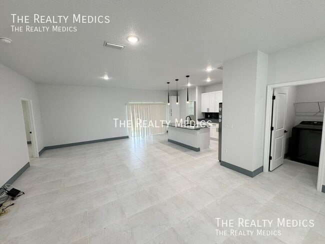 Building Photo - 2226 Rock Dr
