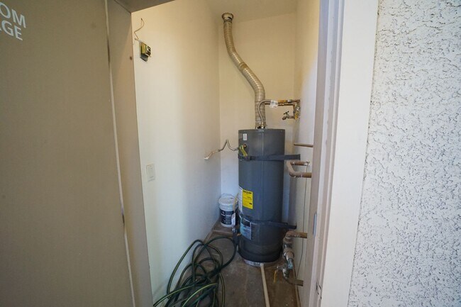 Building Photo - SHOWINGS AVAILABLE NOW