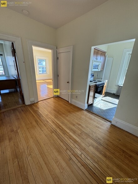 Building Photo - 465 Park Dr