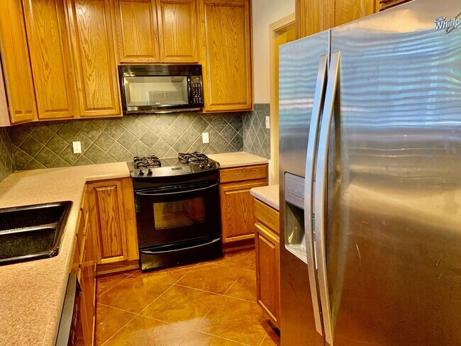 Building Photo - Beautiful 2 Bed/2.5 Bath Home in Round Roc...