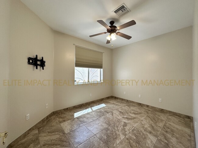 Building Photo - 585 W Deerview Ct