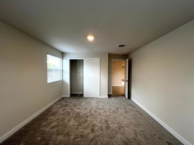 Building Photo - Non-Refundable & Security Deposit Total: $2400.00