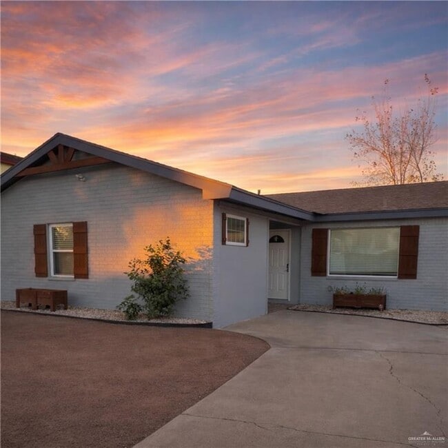 Building Photo - 5 Gull Ave