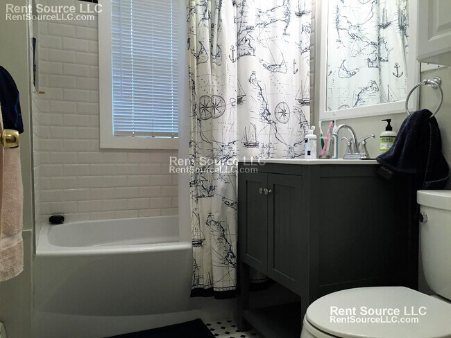 Building Photo - 519-521 Main St. Unit 1