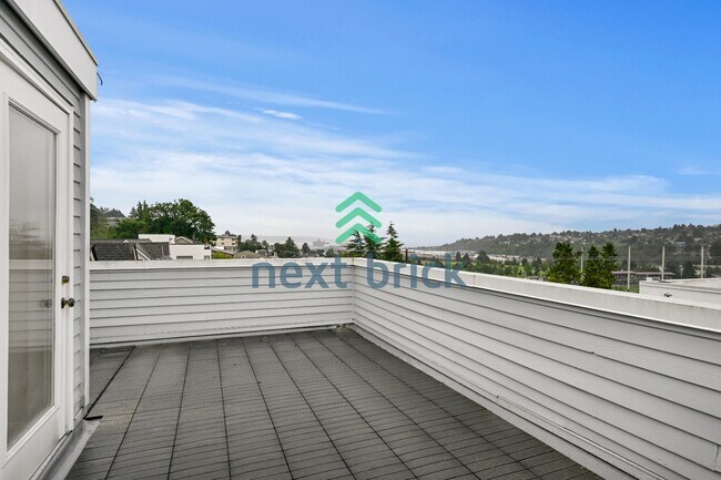 Building Photo - "Charming Victorian-style craftsman 3-Bedroom Townhouse with 2.5 Baths – 1610 Sq Ft of Comfortabl...