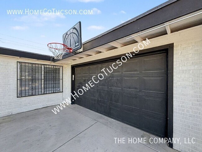 Building Photo - 8548 E Beverly St