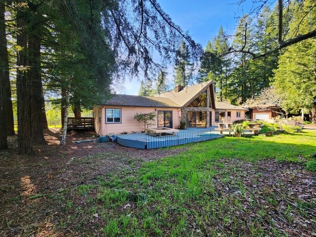 Building Photo - 3 Bedroom Country Home