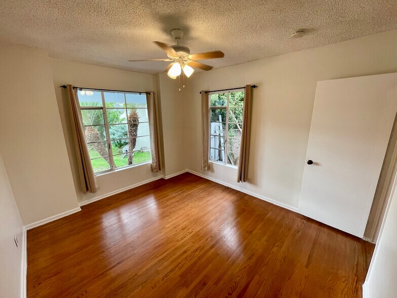 Building Photo - 12505 Manor Dr