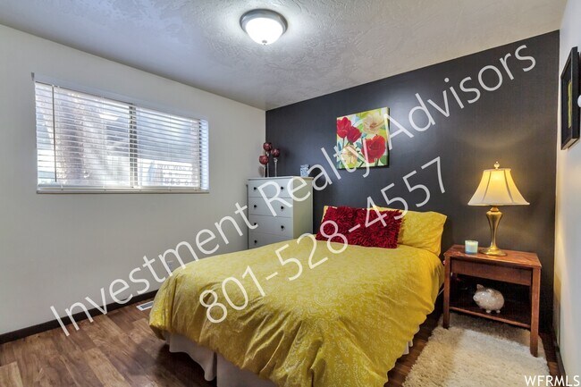Building Photo - 8136 Cottonwood Hills Cir