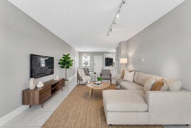 Building Photo - 2555 NE 11th St