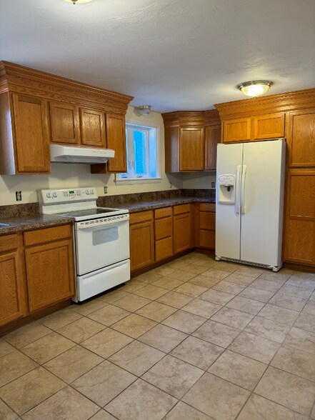 Building Photo - 520 Elm St