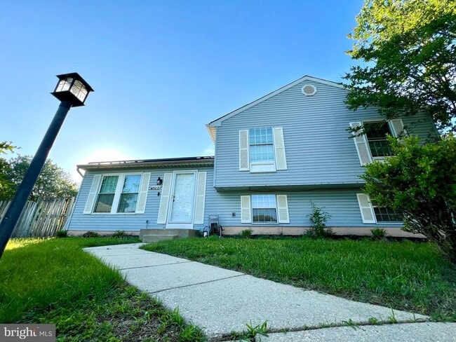 Primary Photo - 2015 Mapleleaf Pl