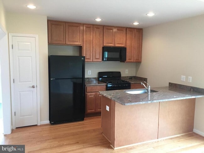 Building Photo - 8904 Cherry St