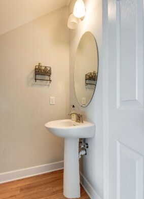 Building Photo - 2043 Pinecrest Dr