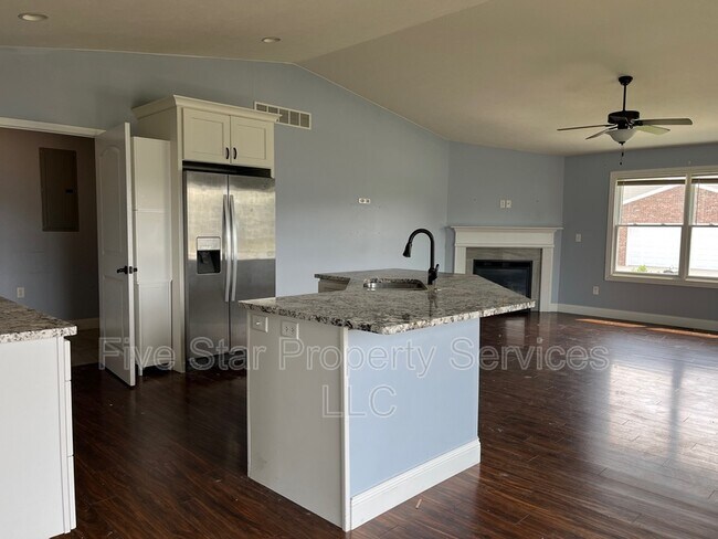 Building Photo - 1203 Hawthorn Ct