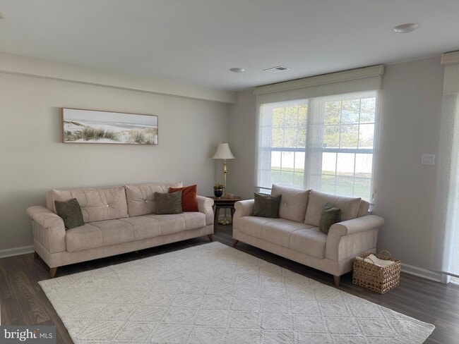 Building Photo - 1 Autumn Park Blvd