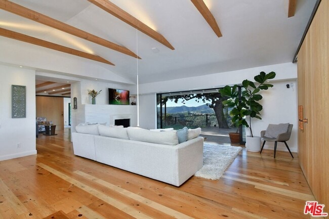 Building Photo - 2145 Linda Flora Dr