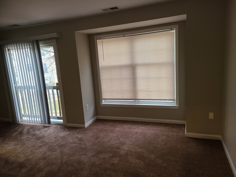 Building Photo - 2714 Stanton Rd SE