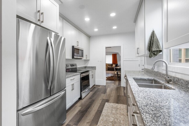 Building Photo - 722 S 700 E