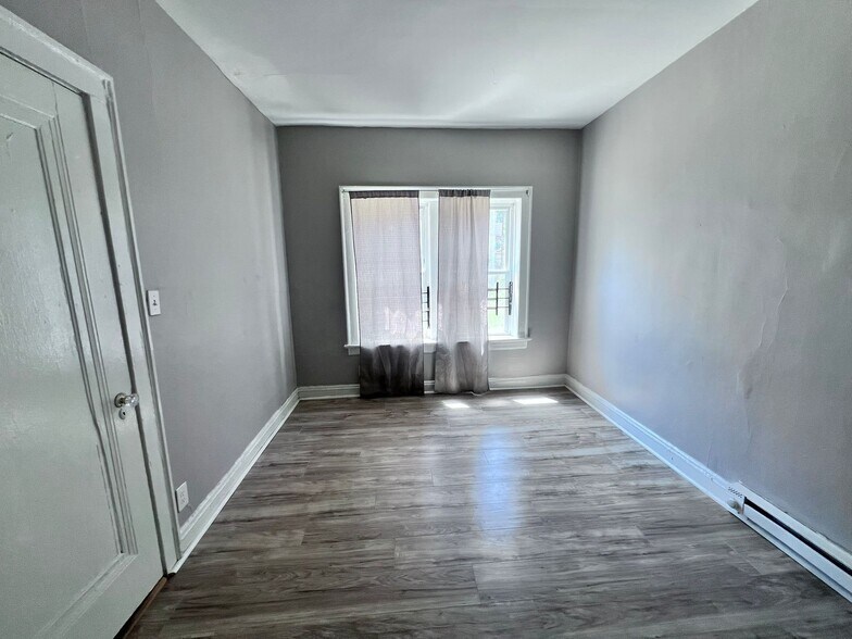 Building Photo - 848 Linn Dr